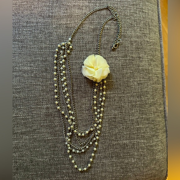 Jewelry - Beaded Necklace with rosette